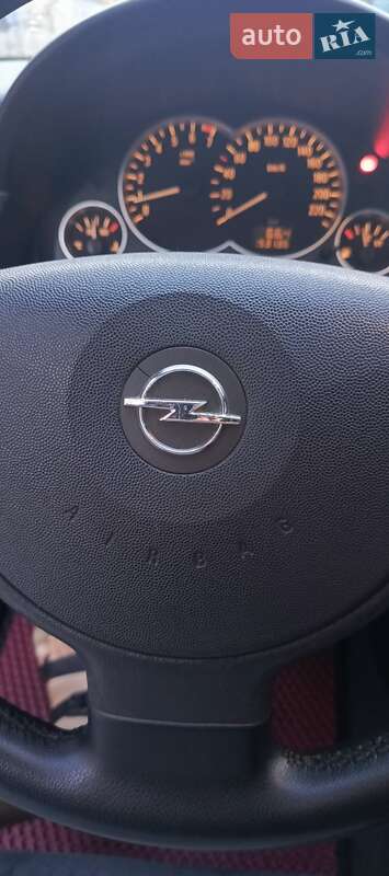 Хэтчбек Opel Corsa 2003 в Коломые