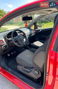 Хэтчбек Opel Corsa 2012 в 