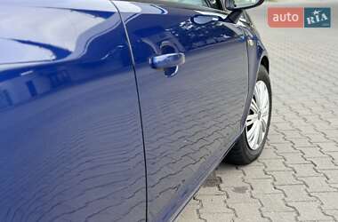 Хэтчбек Opel Corsa 2009 в 
