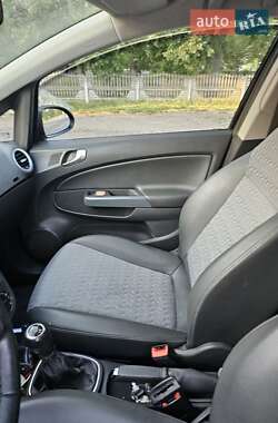 Хэтчбек Opel Corsa 2011 в 