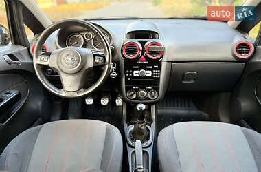 Хэтчбек Opel Corsa 2010 в 