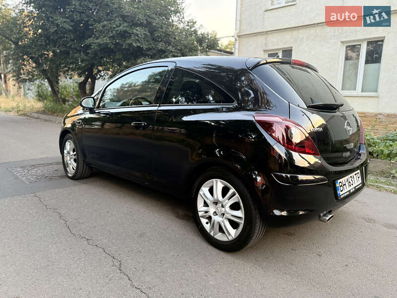 Хэтчбек Opel Corsa 2010 в Одессе