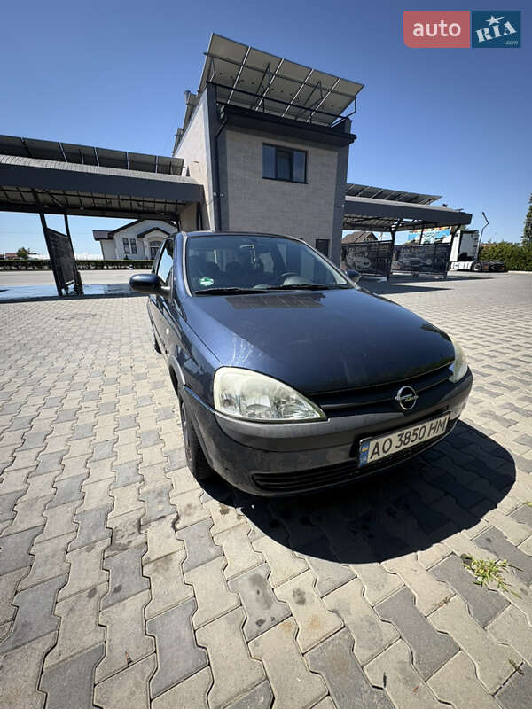 Хетчбек Opel Corsa 2001 в Іршаві