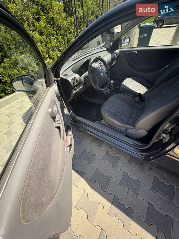 Хетчбек Opel Corsa 2001 в Іршаві