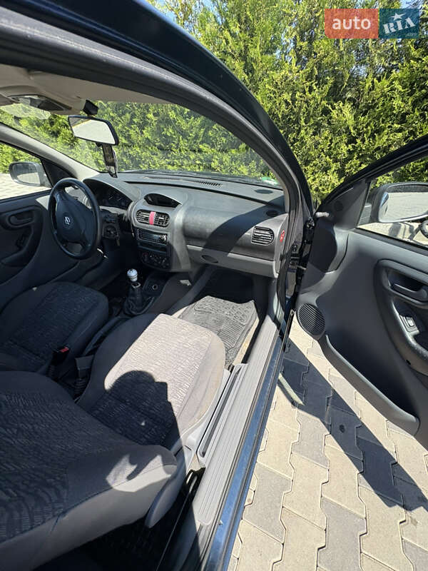 Хетчбек Opel Corsa 2001 в Іршаві
