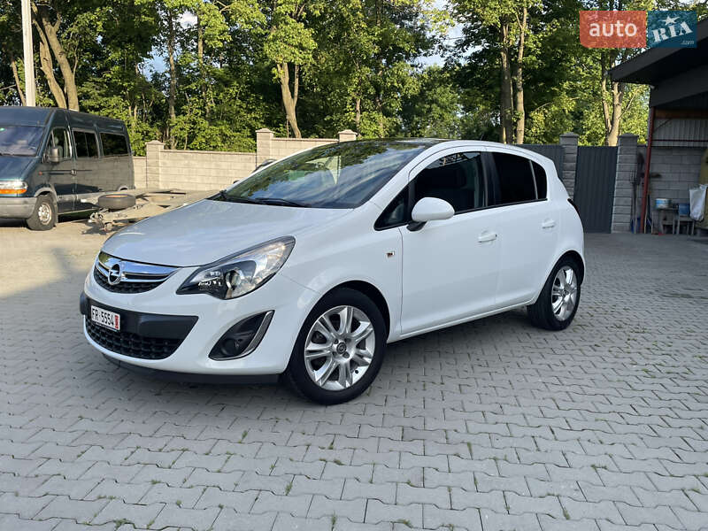 Хэтчбек Opel Corsa 2012 в 
