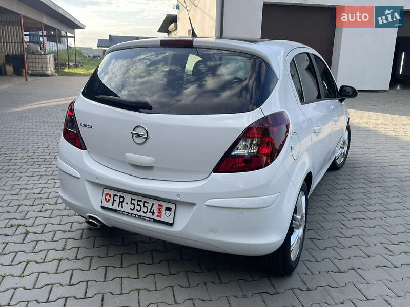 Хетчбек Opel Corsa 2012 в Рівному