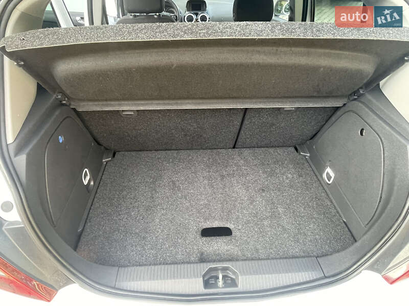 Хетчбек Opel Corsa 2012 в Рівному