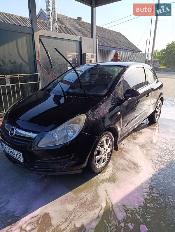 Хэтчбек Opel Corsa 2007 в 