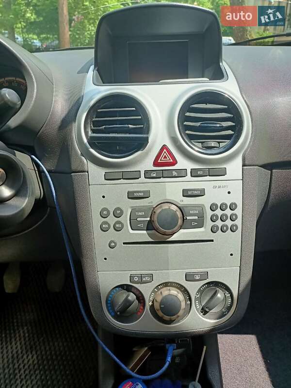 Хэтчбек Opel Corsa 2013 в Львове