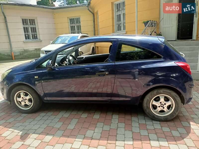 Хэтчбек Opel Corsa 2013 в Львове