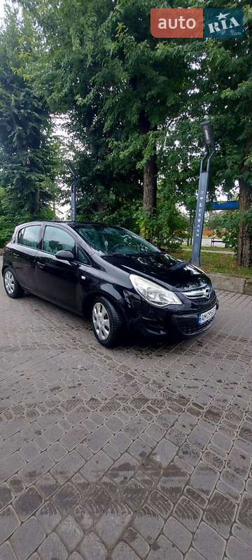 Хэтчбек Opel Corsa 2011 в Киеве