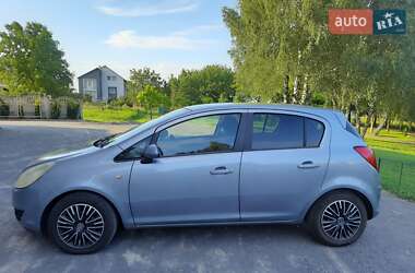 Хэтчбек Opel Corsa 2010 в 