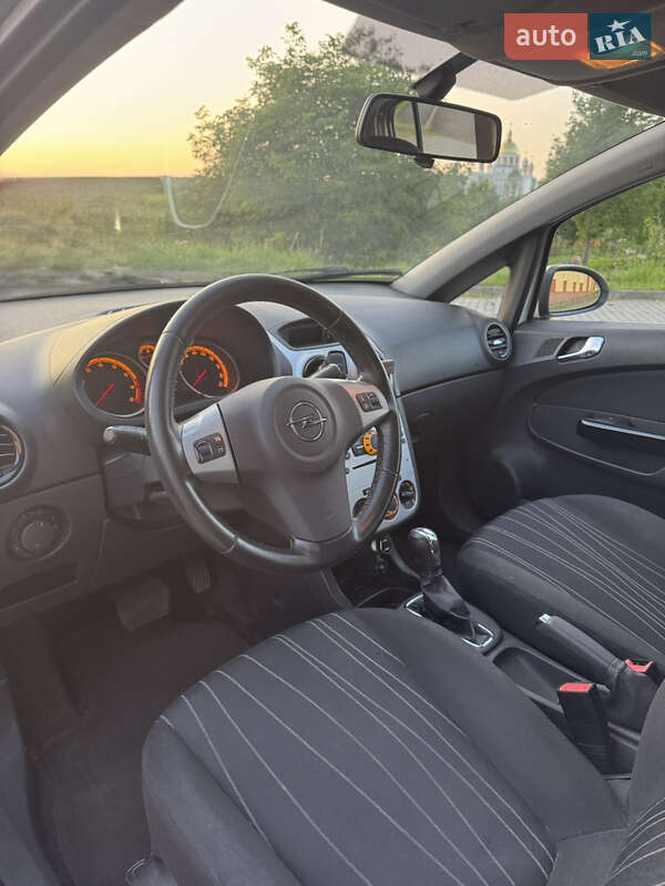 Хэтчбек Opel Corsa 2009 в Львове
