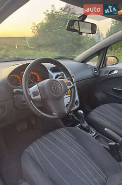 Хэтчбек Opel Corsa 2009 в 