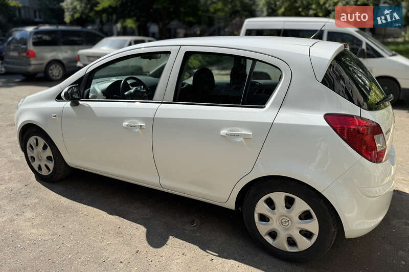 Хэтчбек Opel Corsa 2009 в Львове