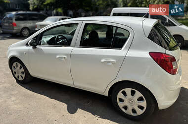 Хэтчбек Opel Corsa 2009 в 