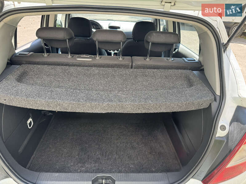Хэтчбек Opel Corsa 2009 в Львове