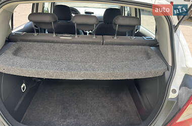 Хэтчбек Opel Corsa 2009 в 
