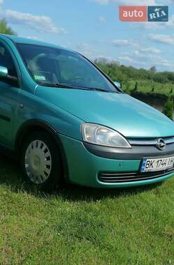 Хэтчбек Opel Corsa 2002 в 