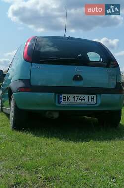 Хэтчбек Opel Corsa 2002 в 