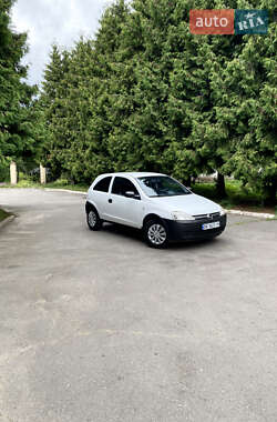 Хэтчбек Opel Corsa 2003 в 