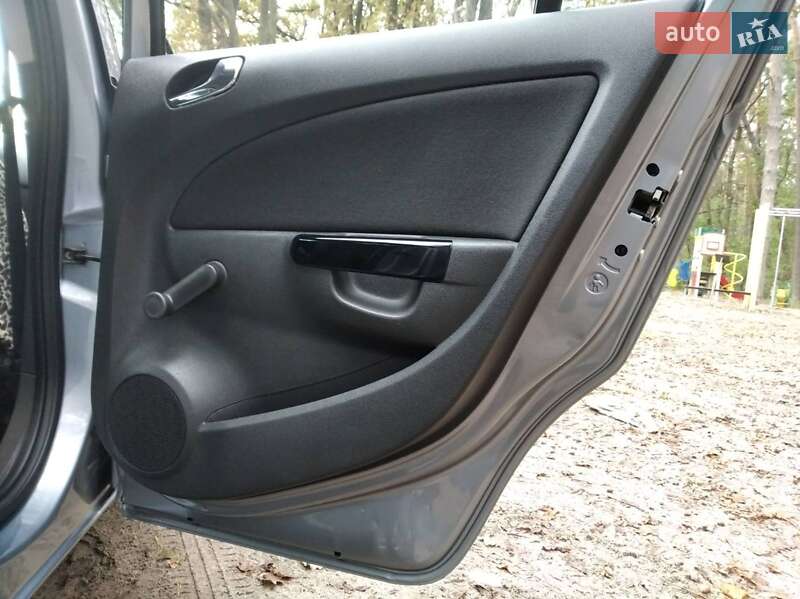 Хэтчбек Opel Corsa 2006 в Житомире