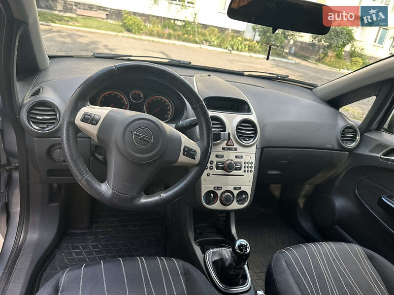 Хэтчбек Opel Corsa 2007 в Каменке