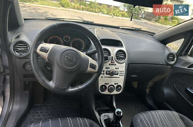 Хэтчбек Opel Corsa 2007 в 