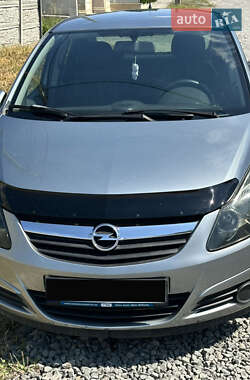 Хэтчбек Opel Corsa 2010 в Городке