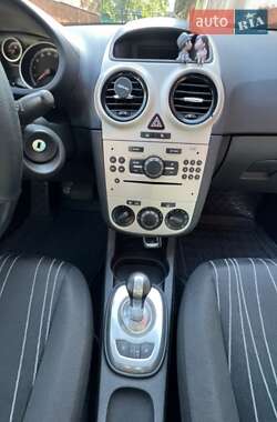 Хэтчбек Opel Corsa 2007 в 