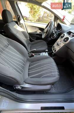 Хэтчбек Opel Corsa 2007 в 