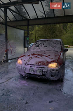 Хэтчбек Opel Corsa 1995 в Микуличине