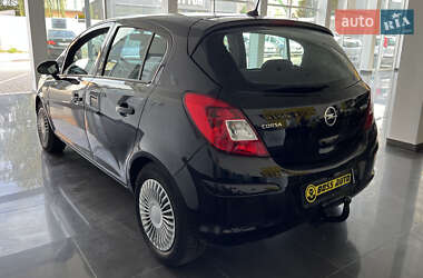 Хэтчбек Opel Corsa 2011 в 