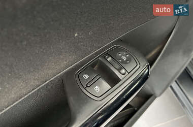 Хэтчбек Opel Corsa 2011 в 