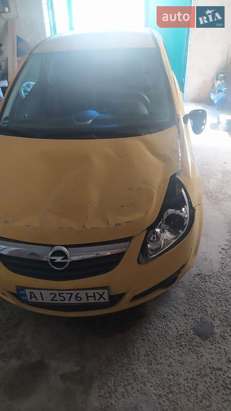 Хэтчбек Opel Corsa 2008 в Мироновке