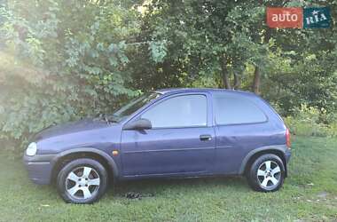 Хэтчбек Opel Corsa 1996 в 