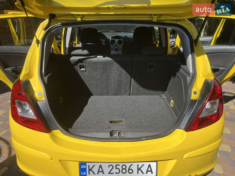 Хэтчбек Opel Corsa 2011 в Нежине