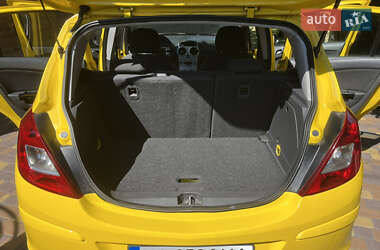 Хэтчбек Opel Corsa 2011 в 
