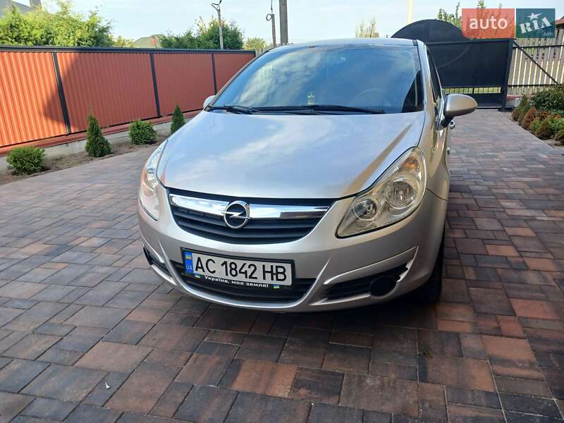 Хэтчбек Opel Corsa 2009 в 