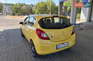 Хэтчбек Opel Corsa 2007 в 