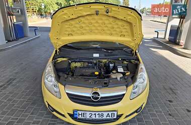 Хэтчбек Opel Corsa 2007 в 