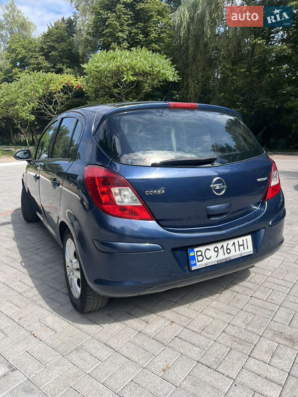 Хэтчбек Opel Corsa 2011 в Дрогобыче
