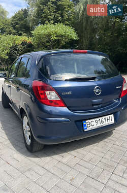 Хэтчбек Opel Corsa 2011 в 