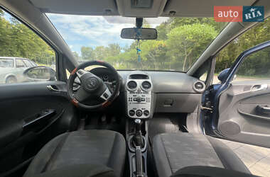 Хэтчбек Opel Corsa 2011 в 