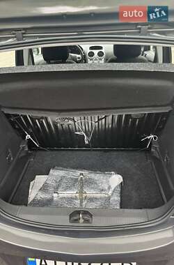 Хэтчбек Opel Corsa 2013 в 