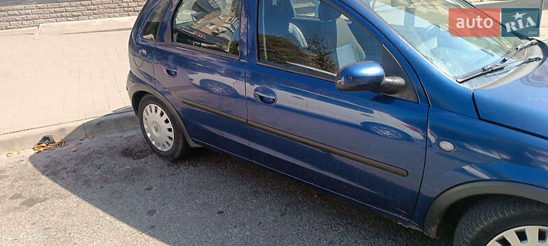 Хэтчбек Opel Corsa 2004 в Львове