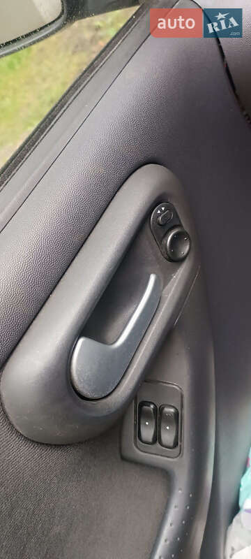 Хэтчбек Opel Corsa 2004 в Львове