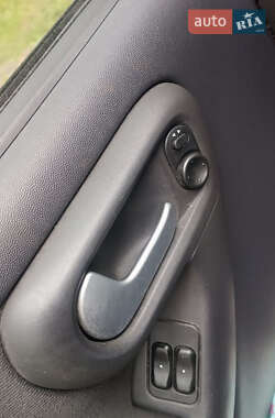 Хэтчбек Opel Corsa 2004 в 