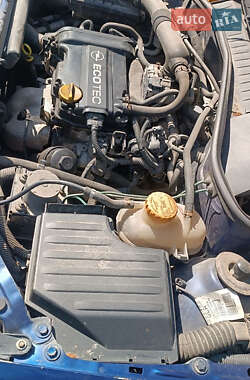 Хэтчбек Opel Corsa 2004 в 